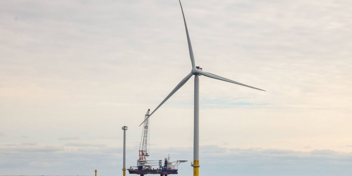 Trump Accused of ‘Mugging’ Americans as War on Clean Energy Set to Cost US Economy Billion a Year Trump Accused of ‘Mugging’ Americans as War on Clean Energy Set to Cost US Economy Billion a Year