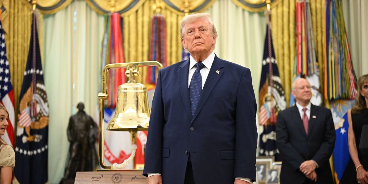 'It Should Be Illegal': Trump's 1,156 July Stock Trades Involved AI, Big Oil, Weapons-Makers, and More