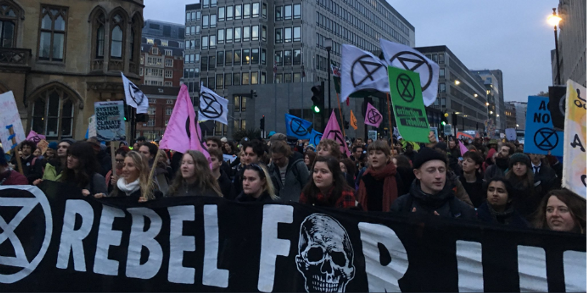 As Uprising Spreads Across Globe, Naomi Klein and Noam Chomsky Among Signers of Open Letter Backing Extinction Rebellion