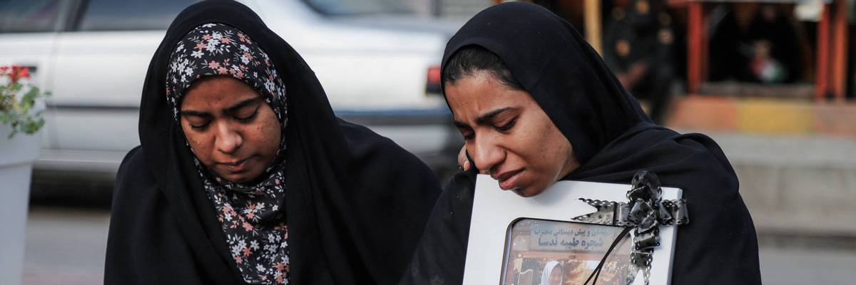 Iranians mourn Iran war victims