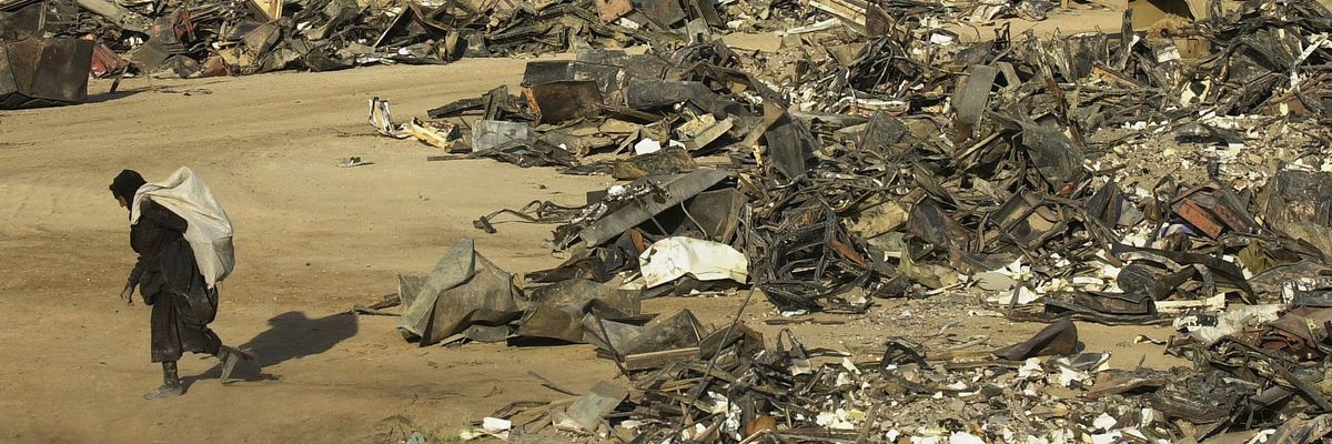 Iraqis Scavenge Post-War Scrap Heap In Doura