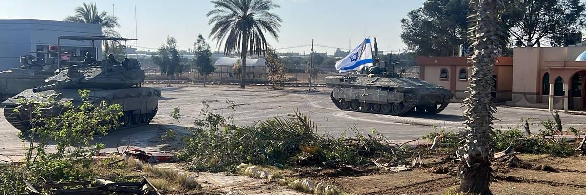 Israeli army announced taking control of the Palestinian side of Rafah border crossing