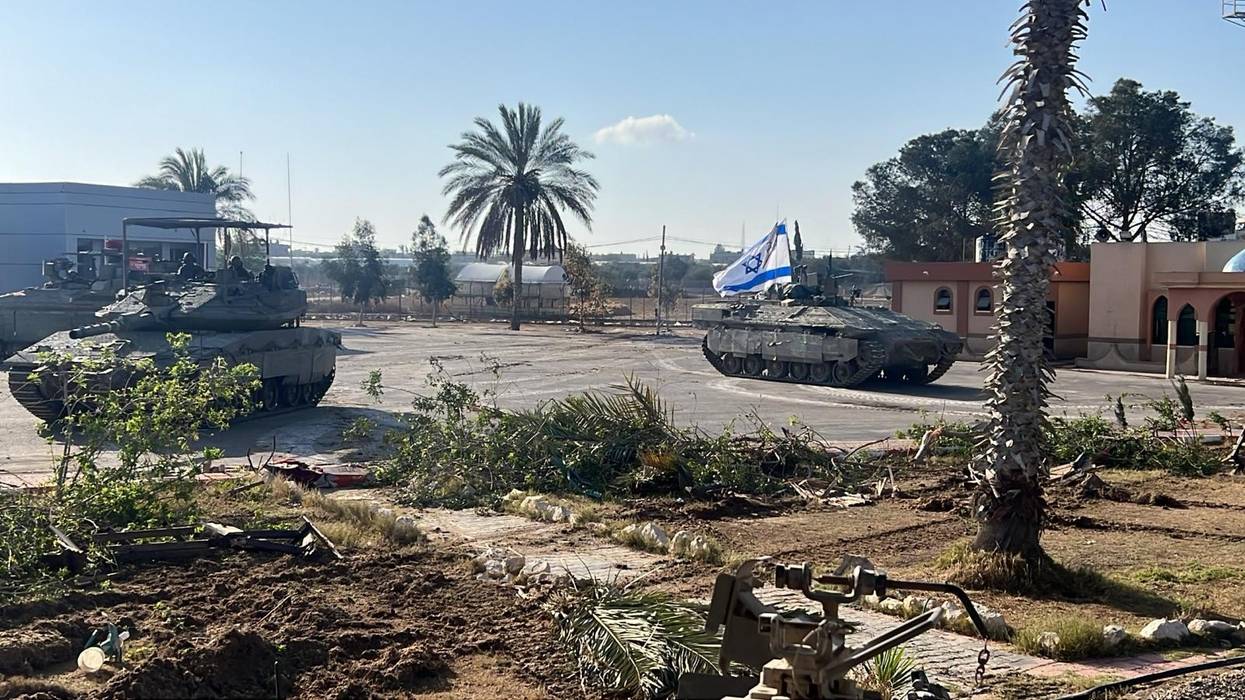 Israeli army announced taking control of the Palestinian side of Rafah border crossing