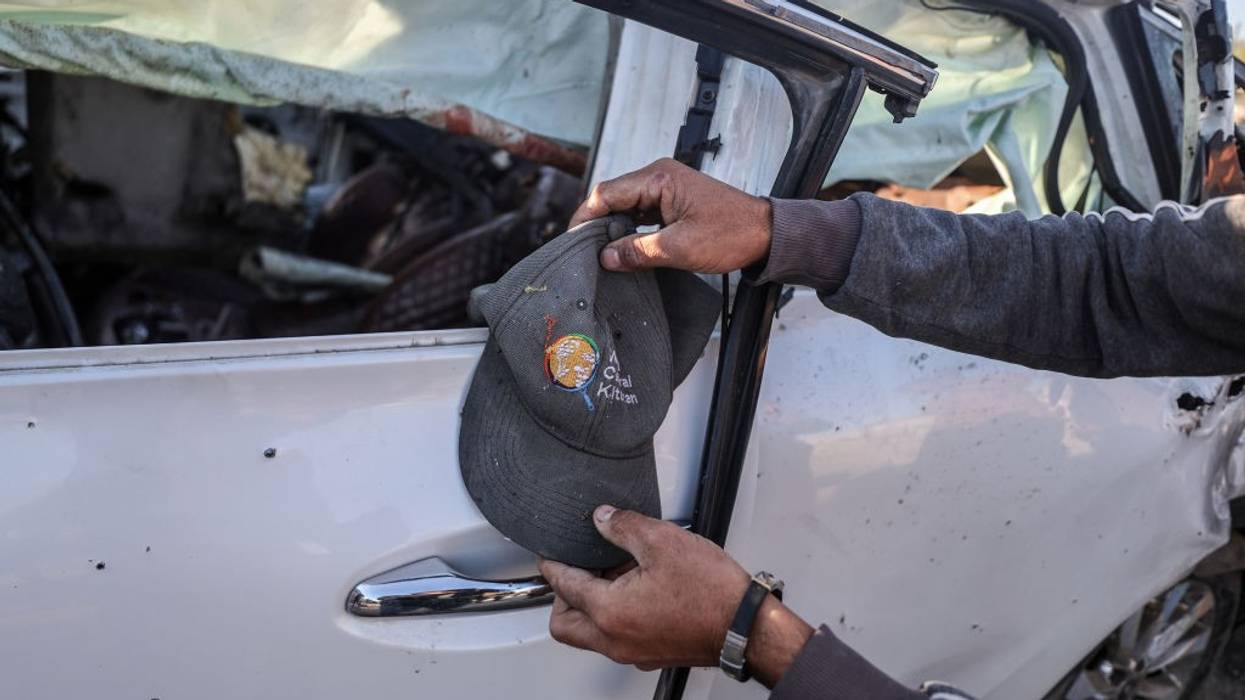 Israeli army targets the vehicle of the international aid organization World Central Kitchen in Khan Yunis