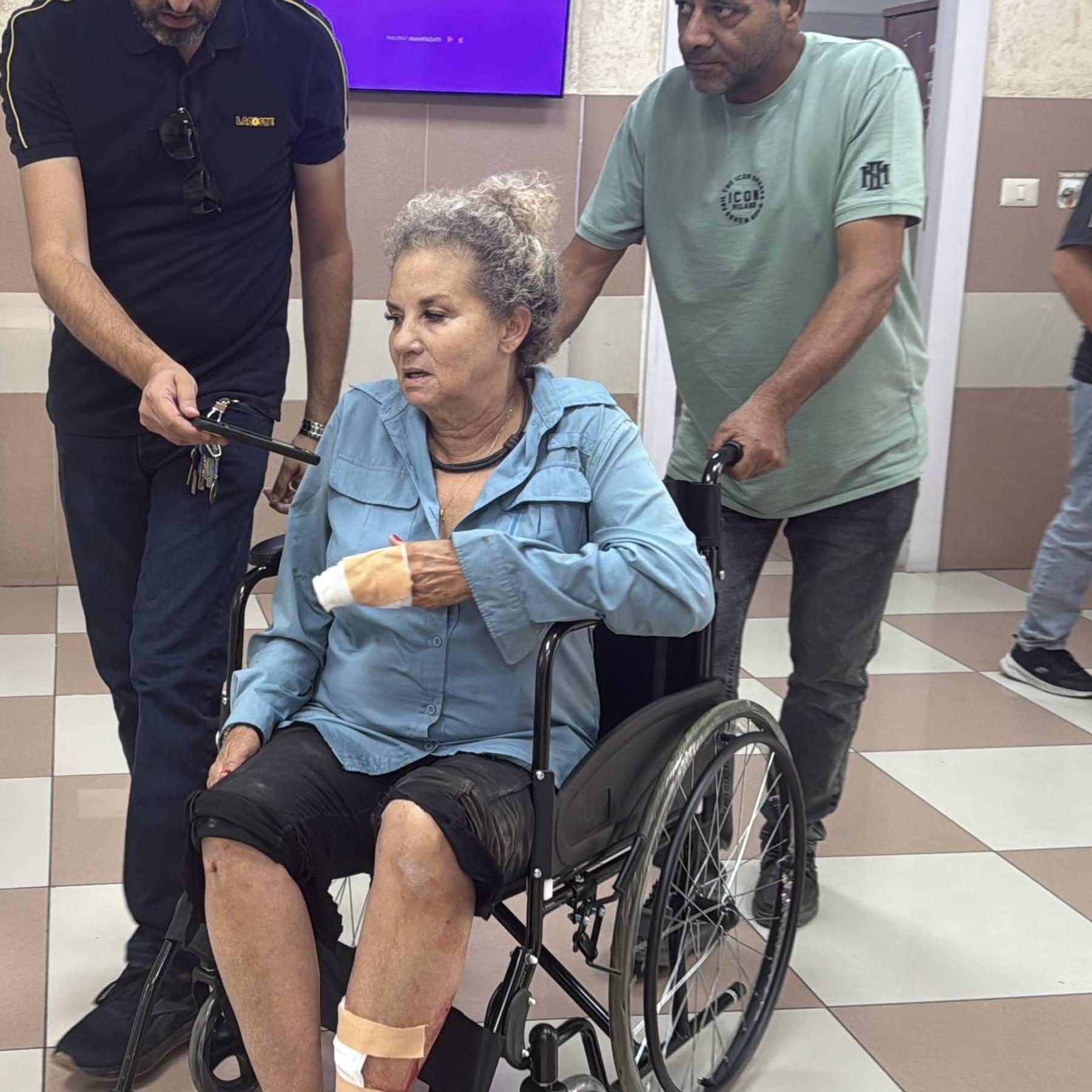 Israeli settlers attack American photojournalist and activists under Israeli military presence in West Bank