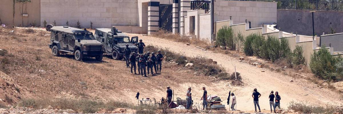 Israeli soldiers and settlers in West Bank