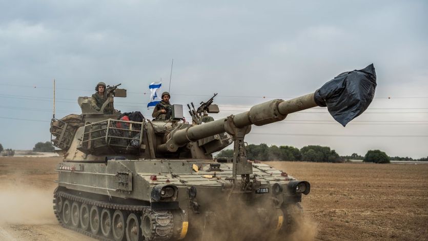 Israeli soldiers on a tank