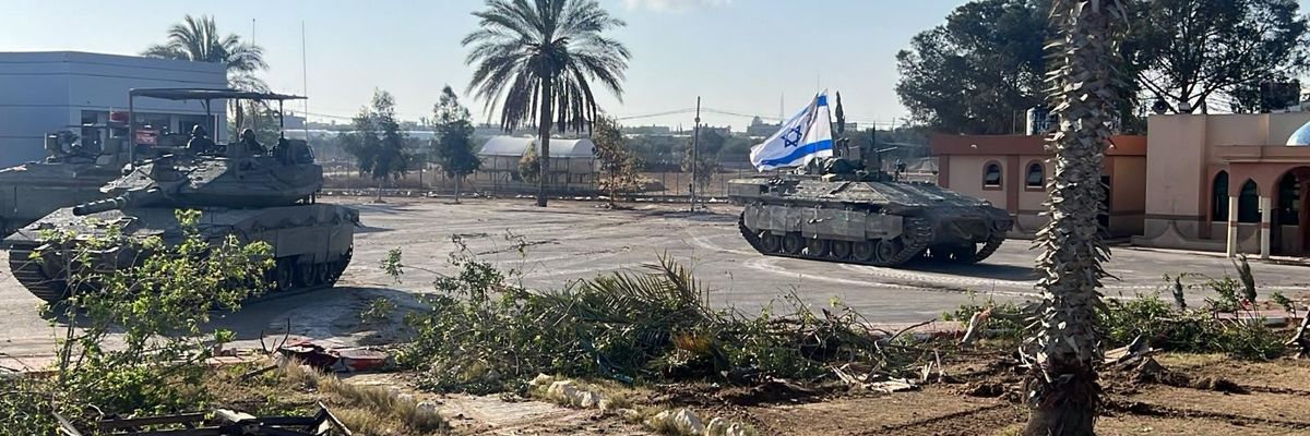 Israeli tanks at Rafah border crossing