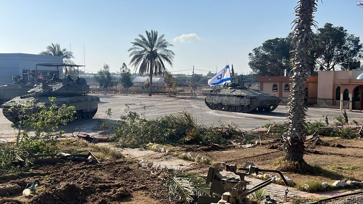 Israeli tanks at Rafah border crossing