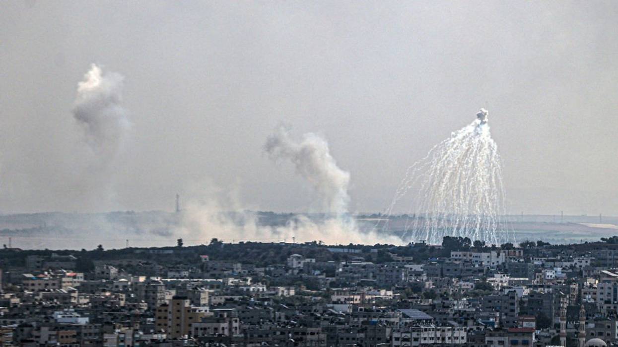 Israeli white phosphorus shells explode over Gaza City