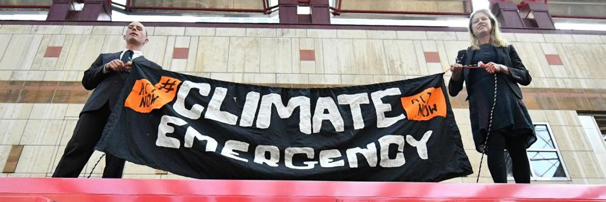 'We Don't Know a Planet Like This': CO2 Levels Hit 415 PPM for First Time in 3 Million+ Years