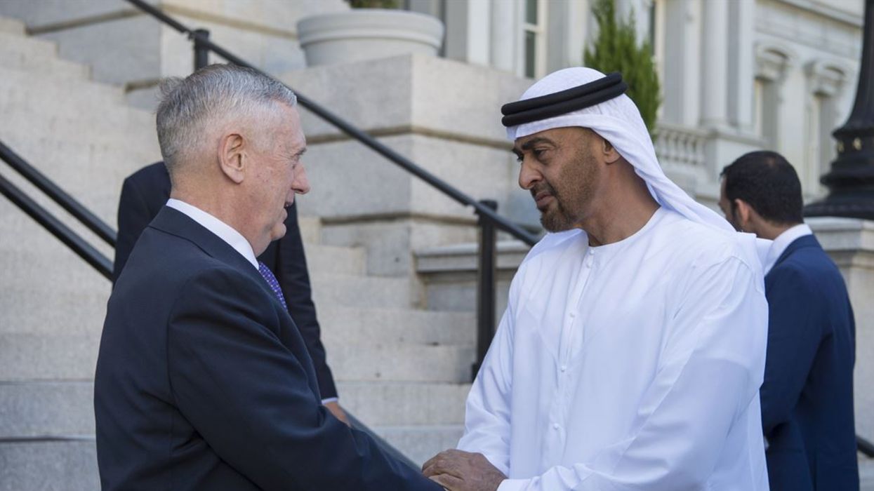James Mattis shakes hands with Sheikh Mohamed bin Zayed al-Nahyan