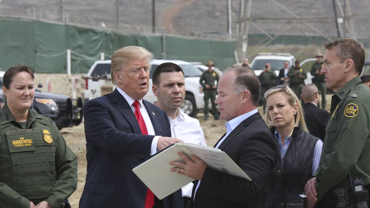 James O'Loughlin explains border wall to Trump