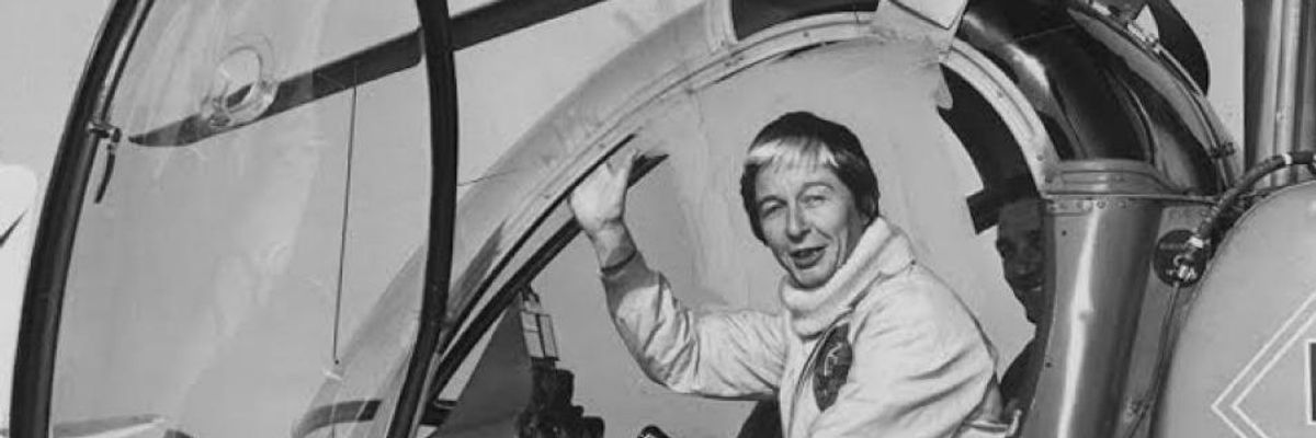 Pioneering Aviator, Activist, and Political Spouse Janey Hart Dies at 93