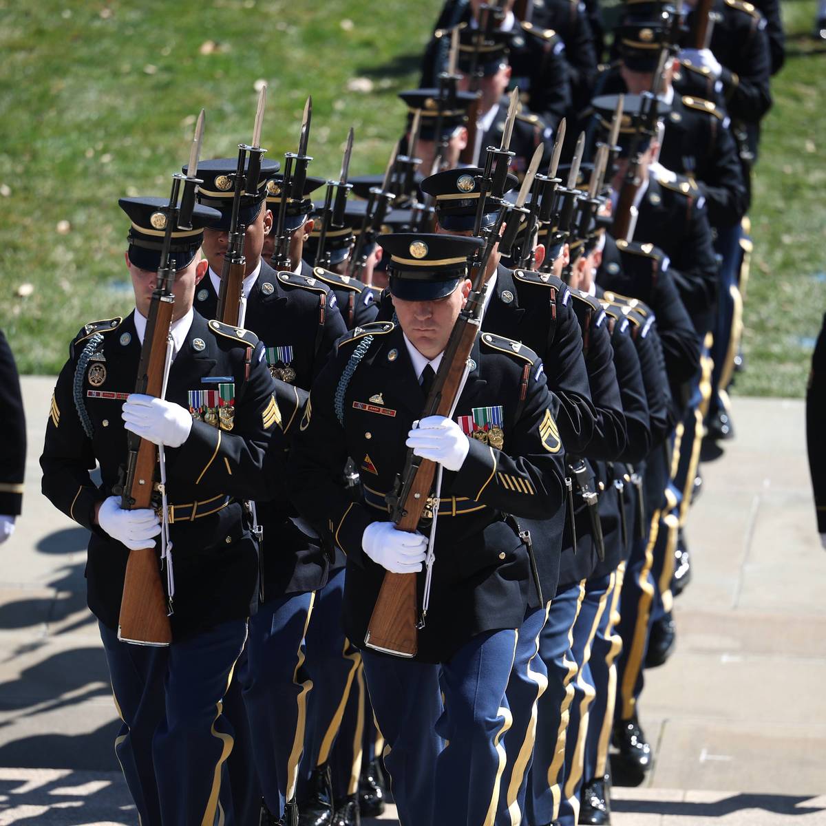 Japanese PM Takaichi Lays Wreath At Tomb Of Unknown Soldier