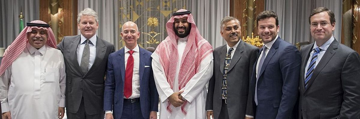 Jeff Bezos poses with Saudi leadership. 