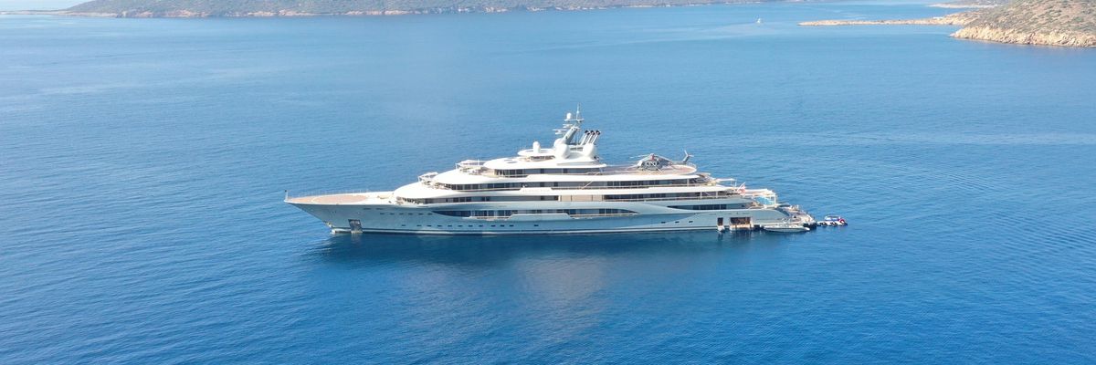 Jeff Bezos yacht