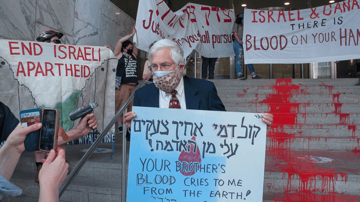 Canadian Activists Pour 'River of Blood' on Israeli Consulate Steps to Symbolize Devastation Across Palestine