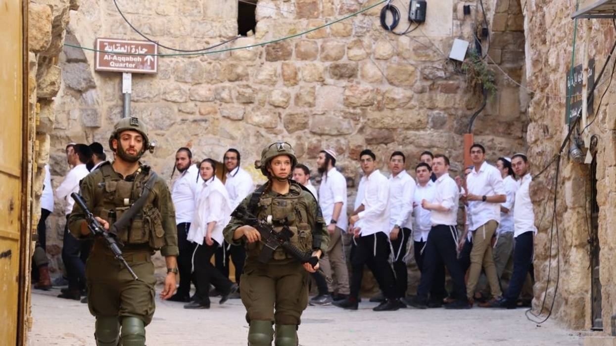 Jewish settlers march around old town in Hebron