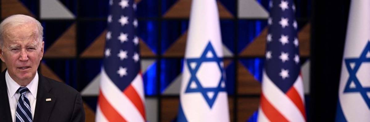 Joe Biden in front of American and Israeli flags