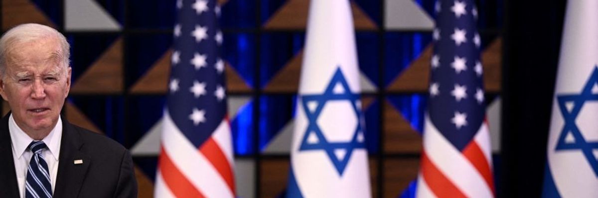 Joe Biden in front of American and Israeli flags