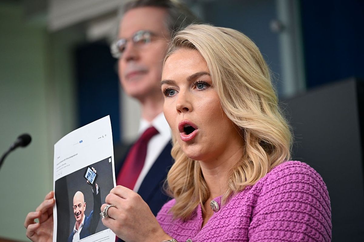 Warren Asks If Bezos 'Subservience' to Trump Involves Tariff Quid Pro Quo | Common Dreams