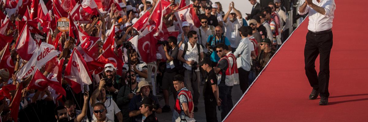 Hundreds of Thousands Gather in Turkey to 'Revolt Against Injustice'