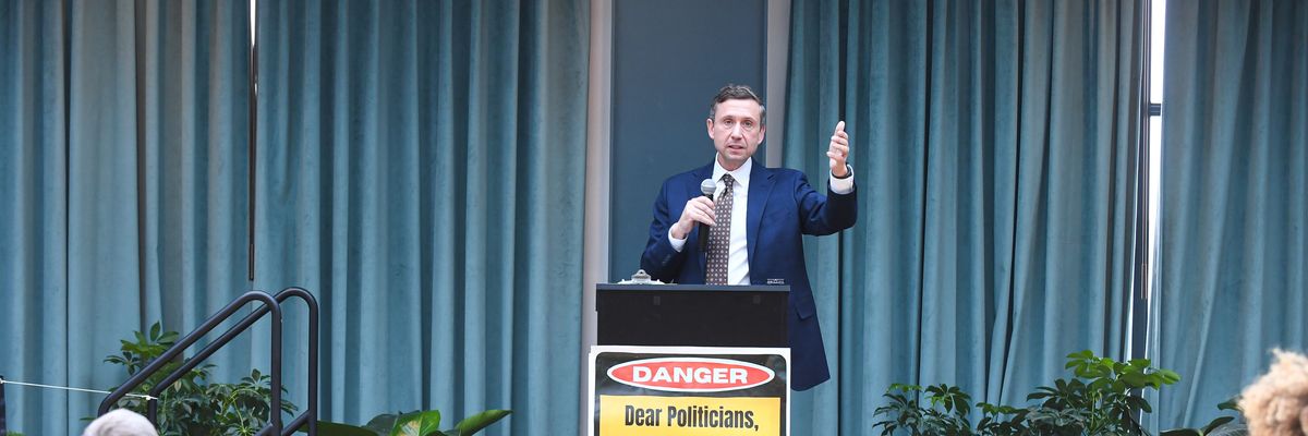 Progressive Petition Calls for DNC 'Emergency Meeting' to Shift Gears Against Trump