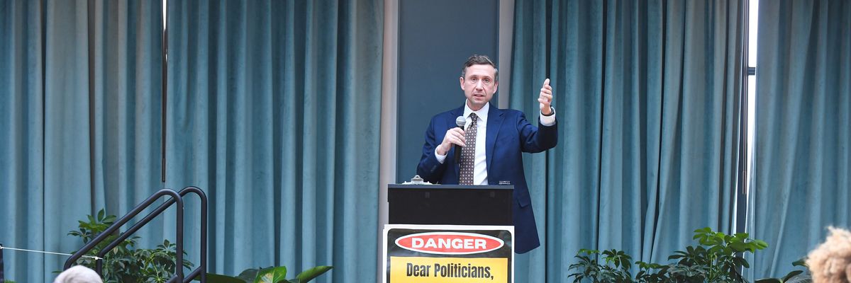 Progressive Petition Calls for DNC 'Emergency Meeting' to Shift Gears Against Trump