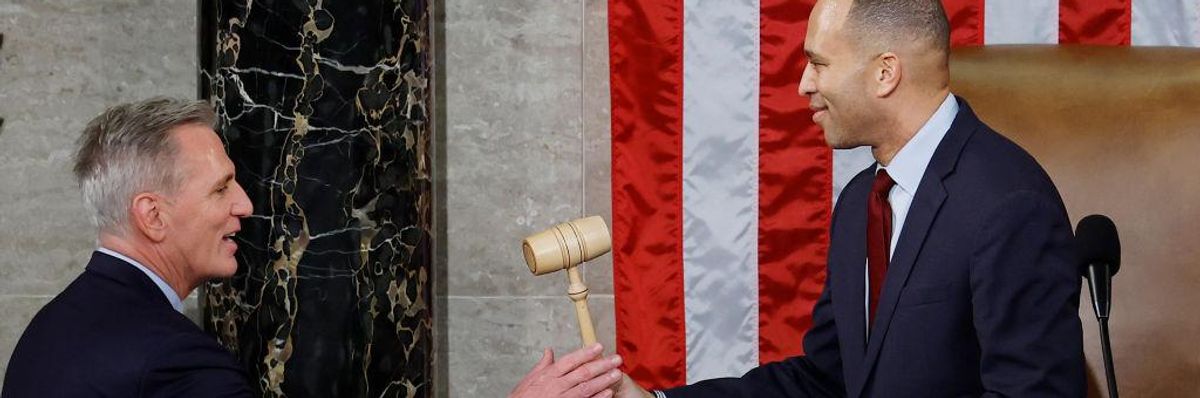 Kevin McCarthy receives the House gavel from Hakeem Jeffries