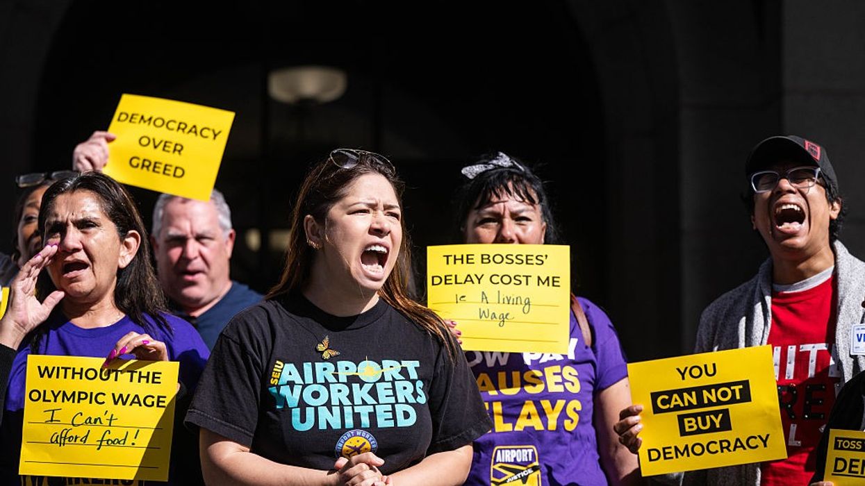 LA's Tourism Workers Wage Increase On Hold After Business Coalition's Petition Drive