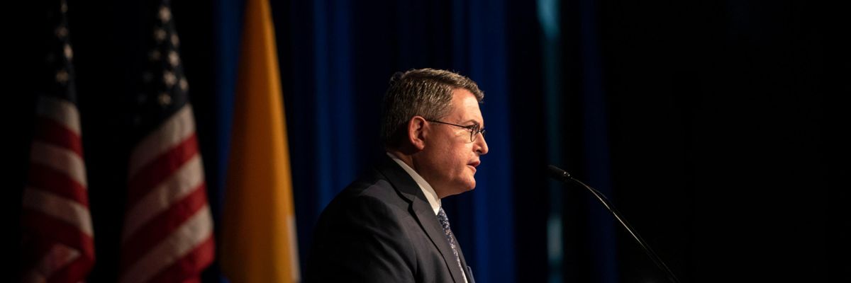 Leonard Leo speaks during an event in 2019.