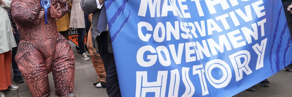 Liberal Democrat leader Sir Ed Davey is greeted by Tory "dinosaurs"