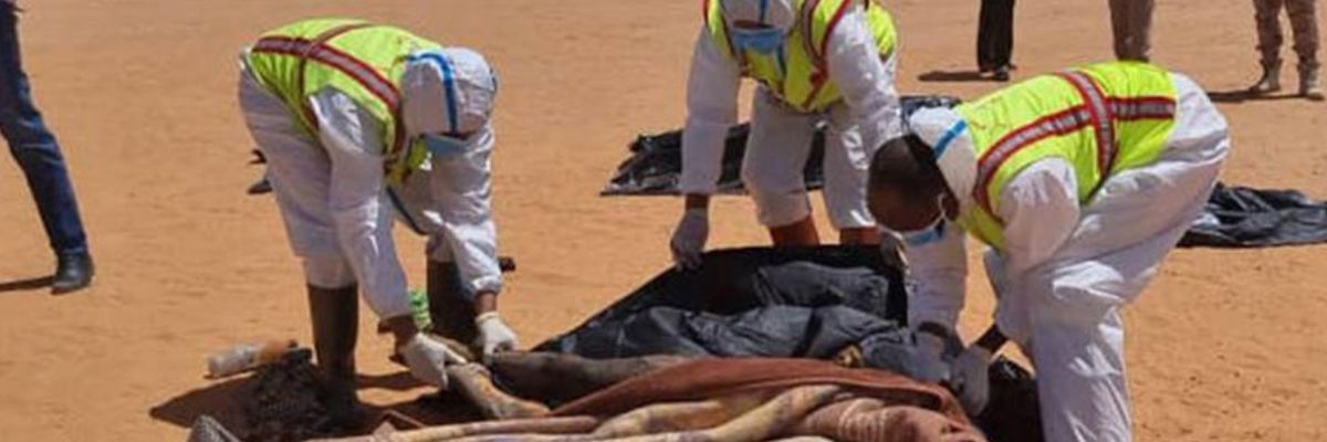 Libyan first aid workers remove bodies of migrants who died in the Sahara
