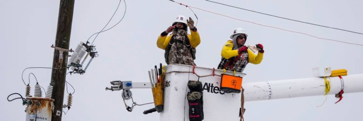 Line workers in Houston after ice storm