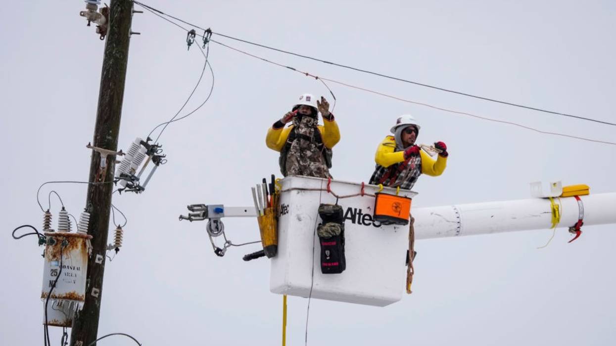 Line workers in Houston after ice storm