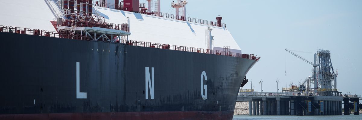 Liquefied natural gas transport ship