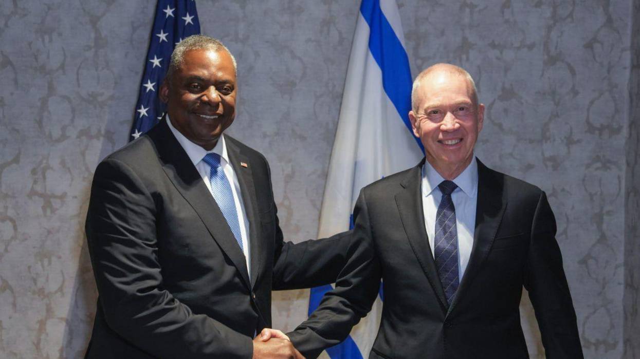 Lloyd Austin and Yoav Gallant shake hands