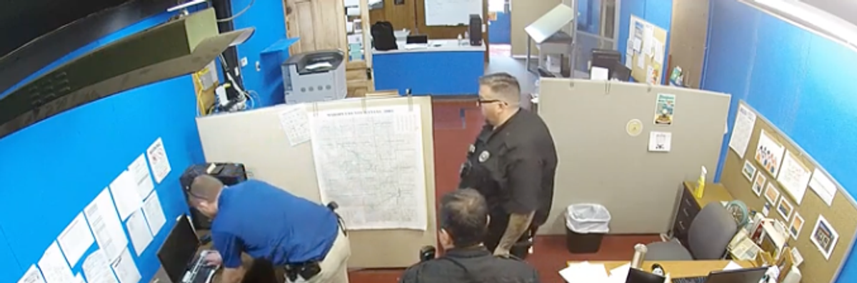 'First Step Toward Accountability': Prosecutor Withdraws Search Warrant Against Kansas Newspaper