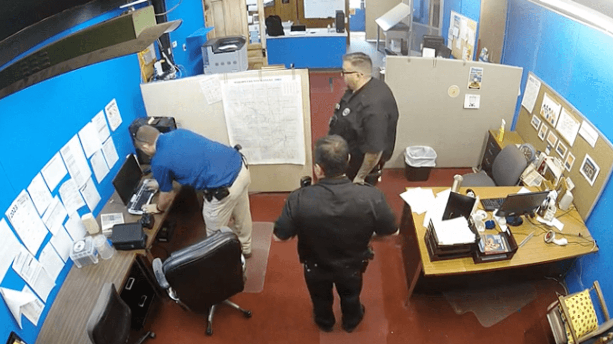 'First Step Toward Accountability': Prosecutor Withdraws Search Warrant Against Kansas Newspaper