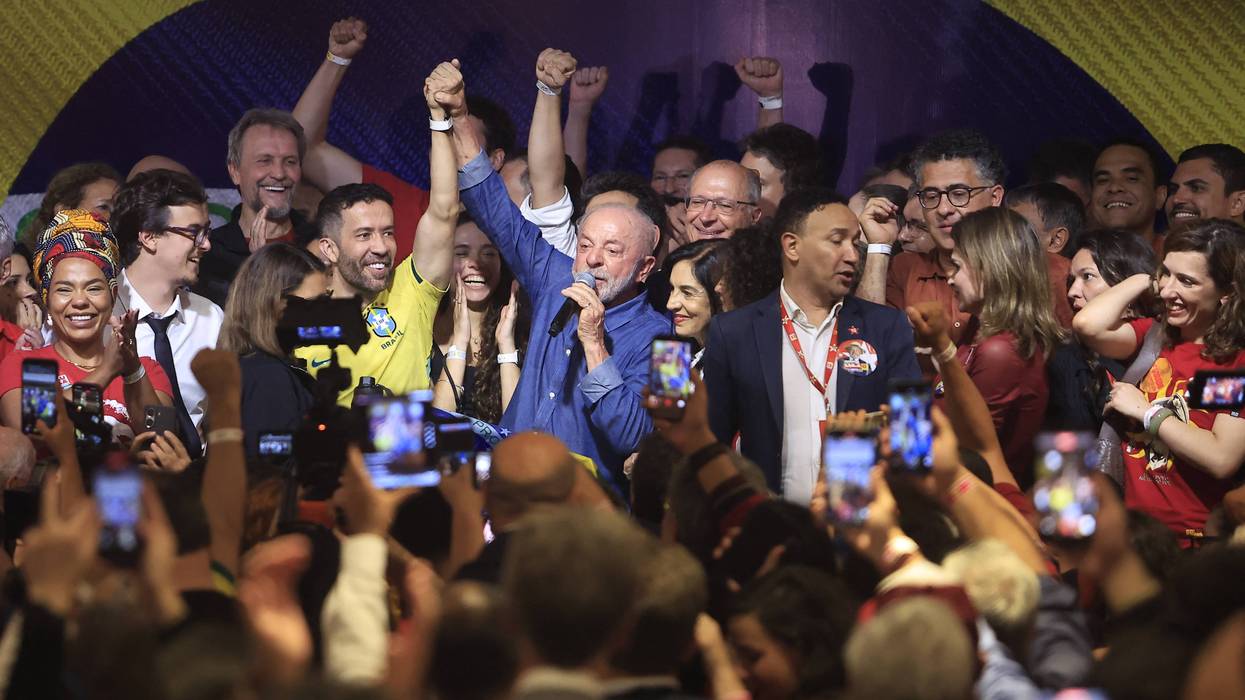 Lula celebrates first round of run-off results.