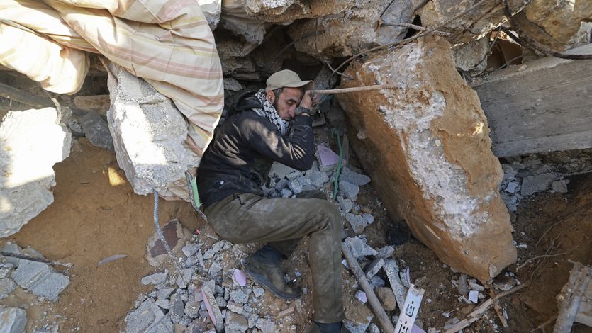 Man looks for survivors in Rafah