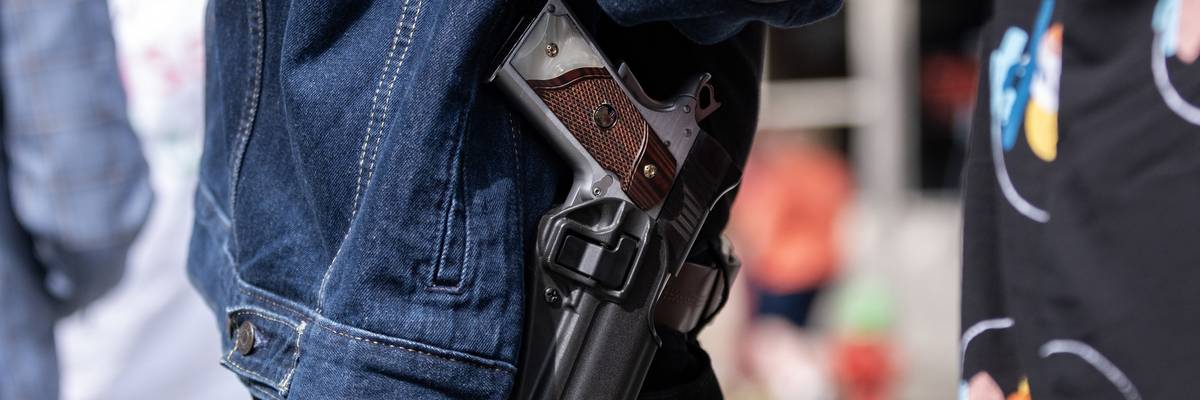 Man open carries at RNC.