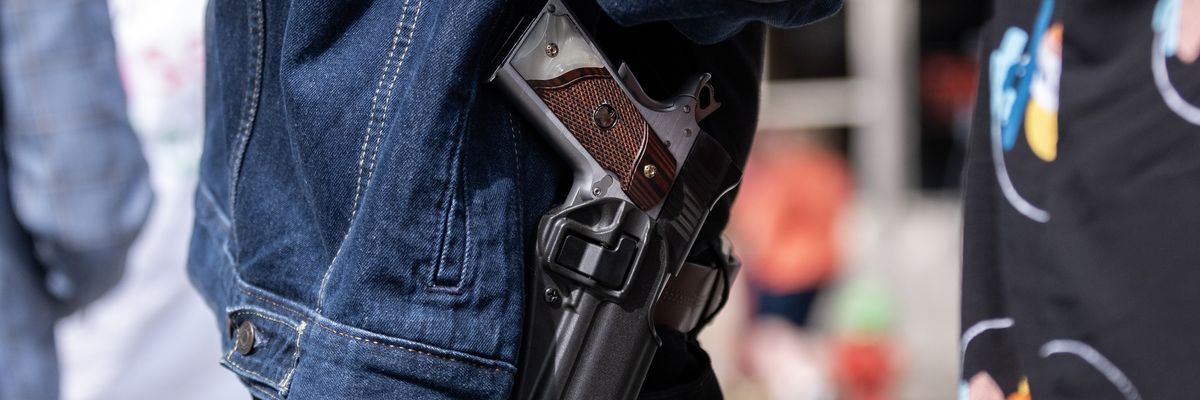 Man open carries at RNC.