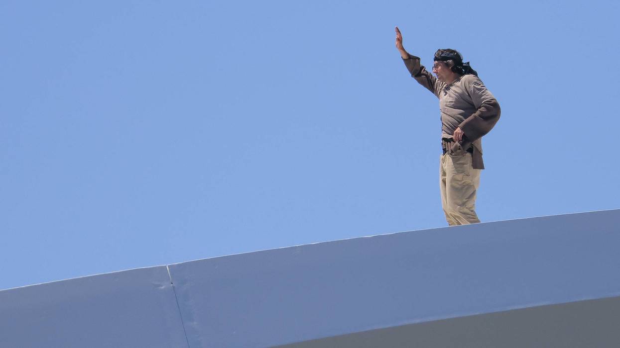 Man Protesting Iran War Sits Atop Frederick Douglass Bridge For Days