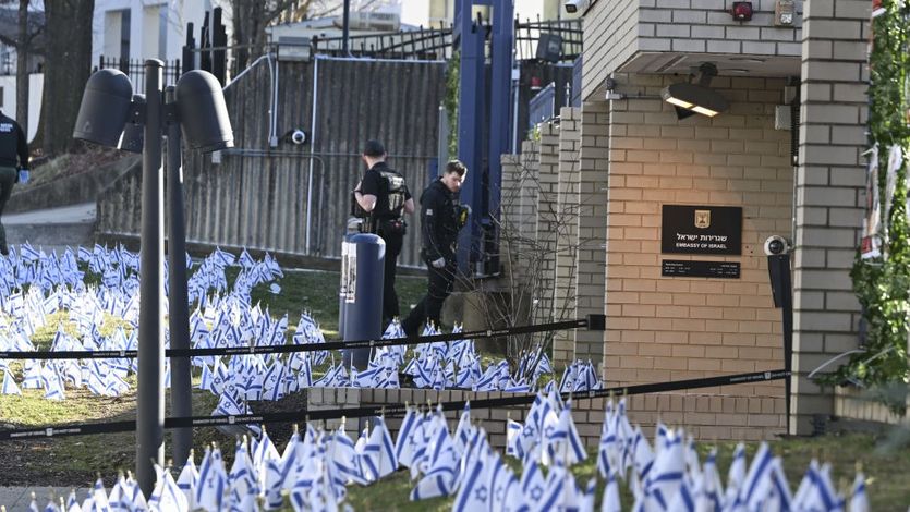 Man sets himself on fire outside Israeli Embassy in Washington