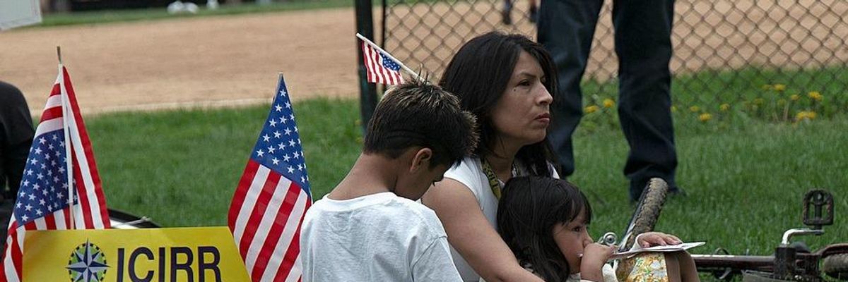 Federal Officials Threaten Migrant Families Will be Split if Detention Policy Ruled Illegal