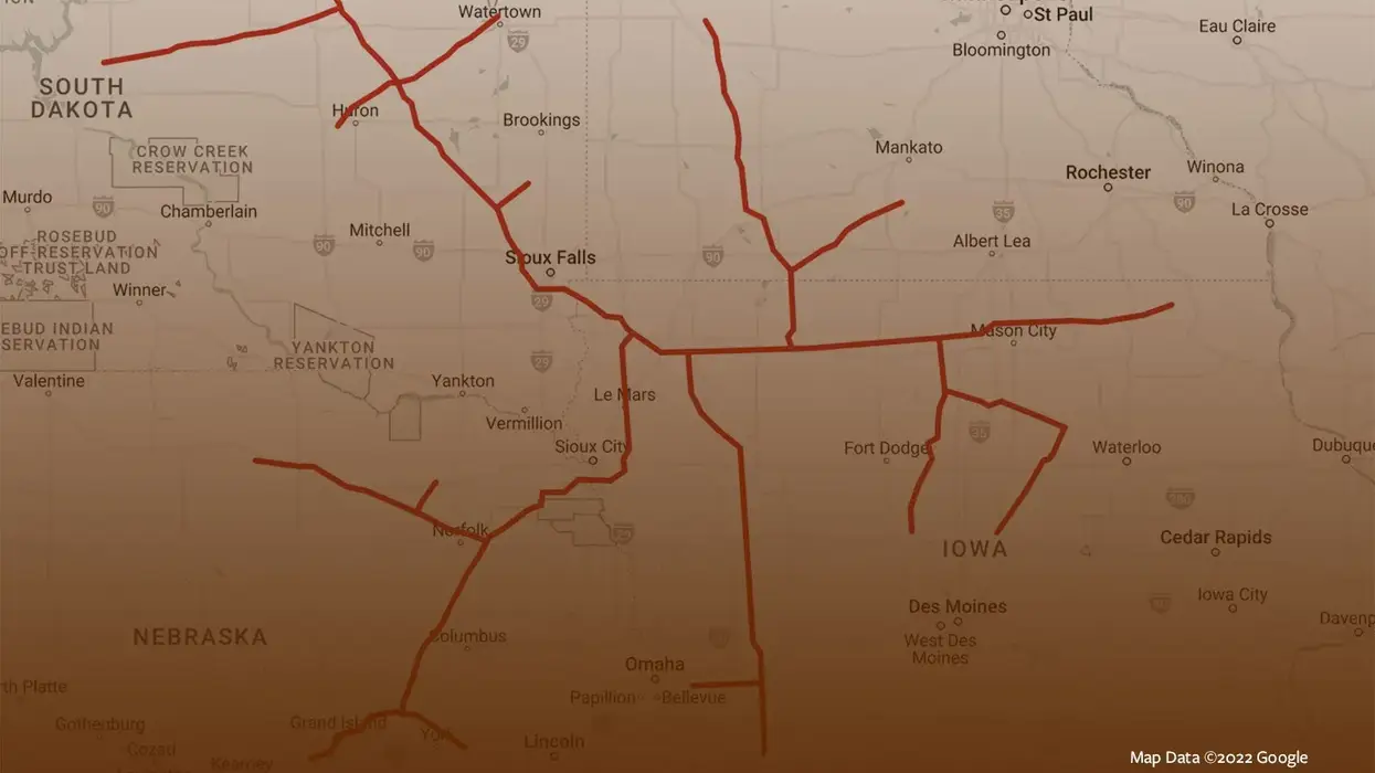 Map of midwest, including proposed pipeline routes in Iowa, Nebraska, South Dakota, and Minnesota
