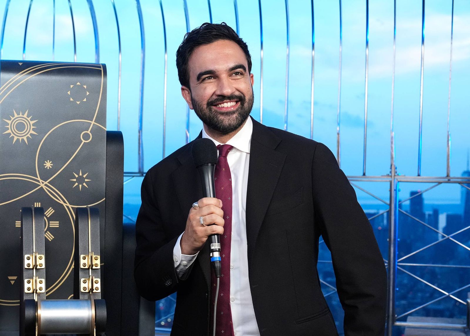 mayor-mamdani-lights-the-empire-state-bu