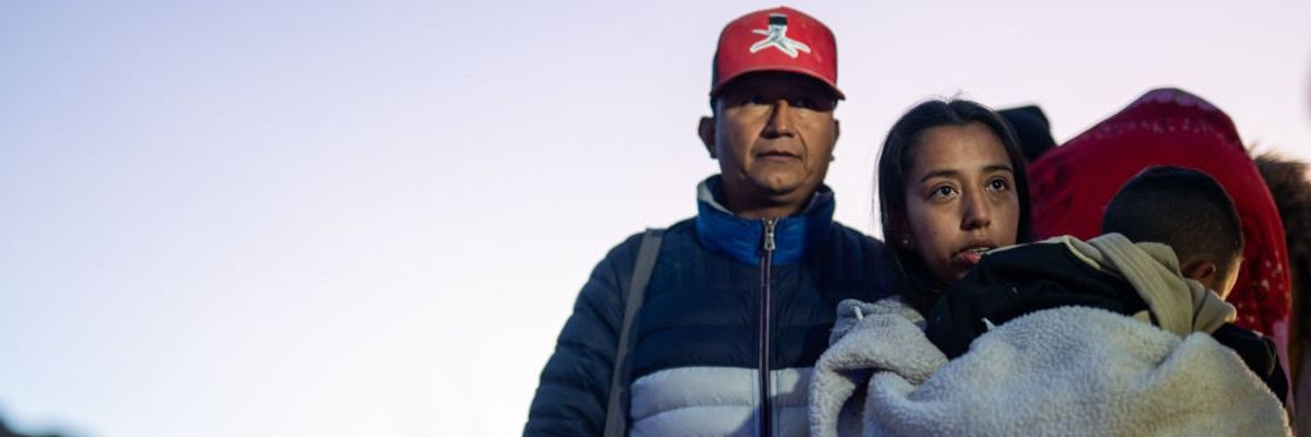 Mexican migrants turn themselves in